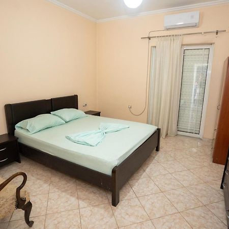 Connie'S Apartments ساراندا المظهر الخارجي الصورة