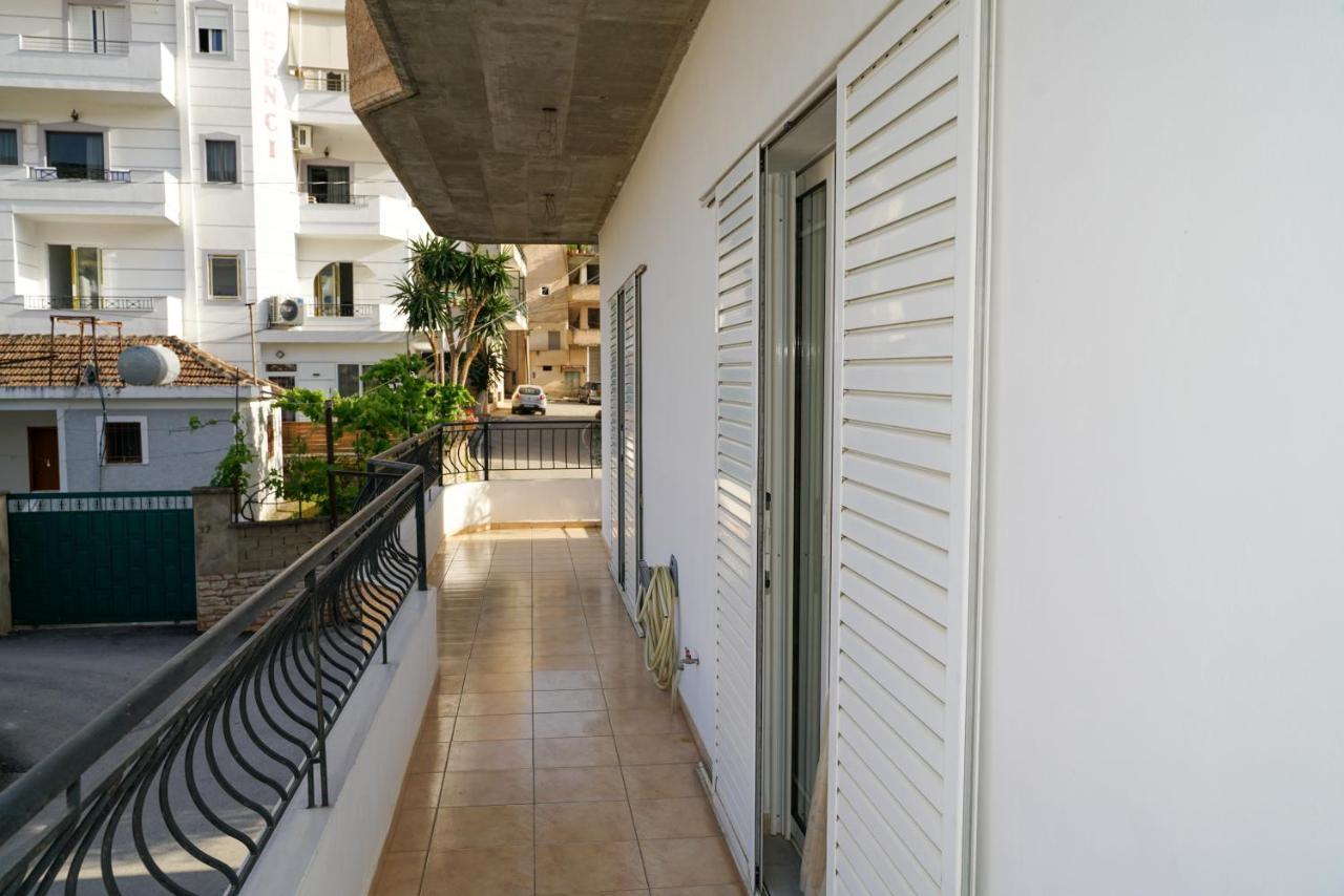 Connie'S Apartments ساراندا المظهر الخارجي الصورة