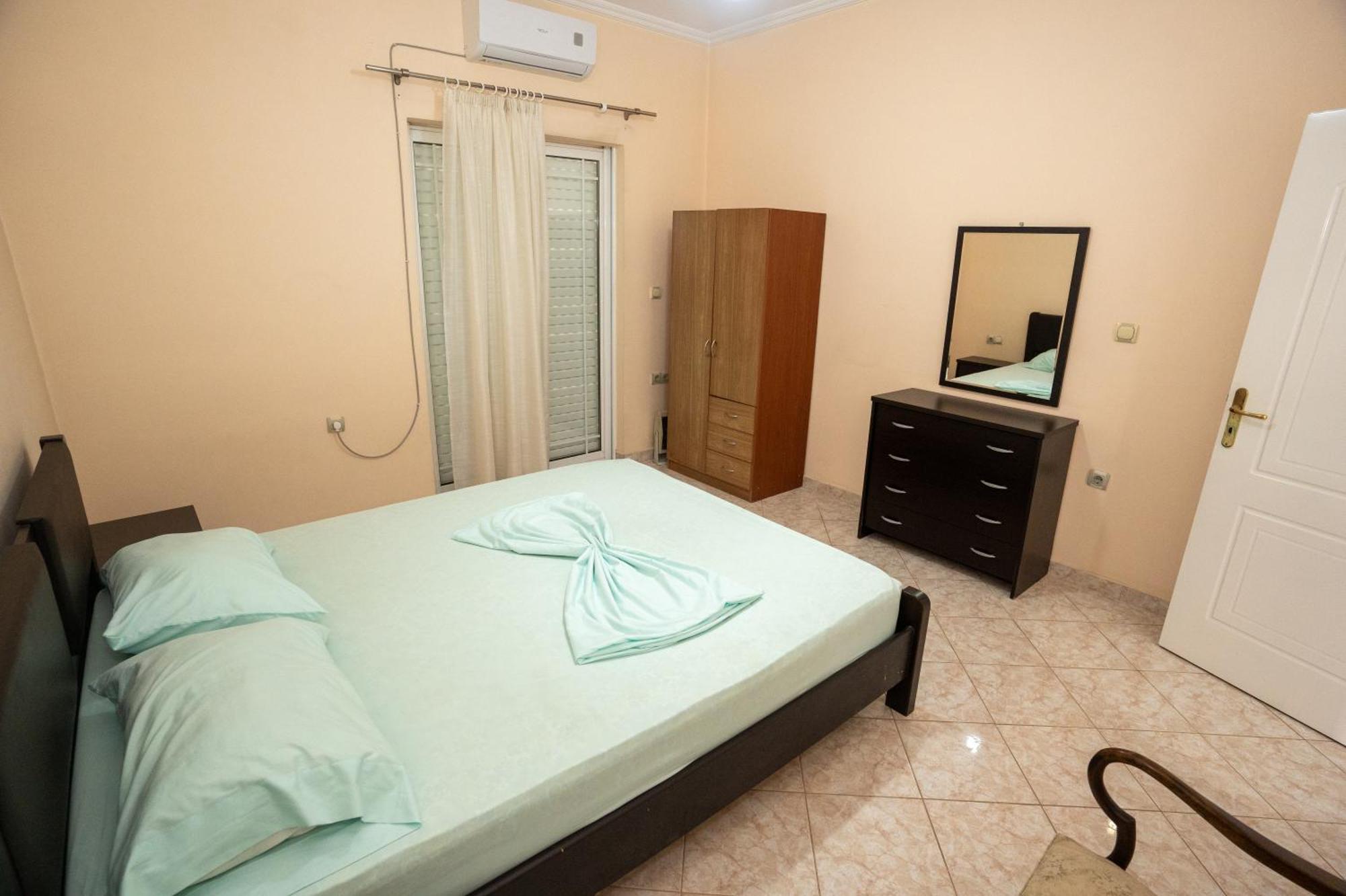 Connie'S Apartments ساراندا المظهر الخارجي الصورة