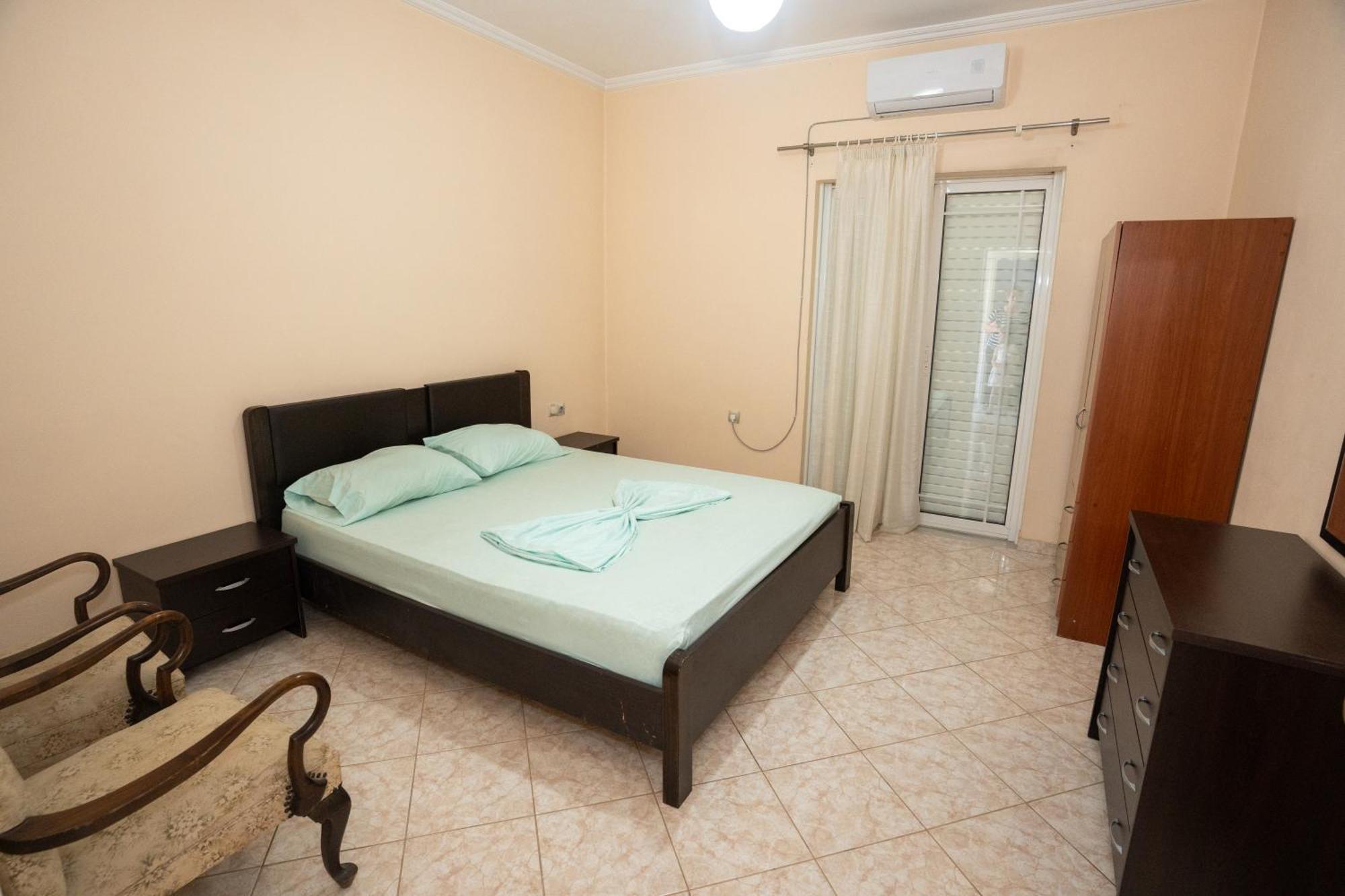 Connie'S Apartments ساراندا المظهر الخارجي الصورة